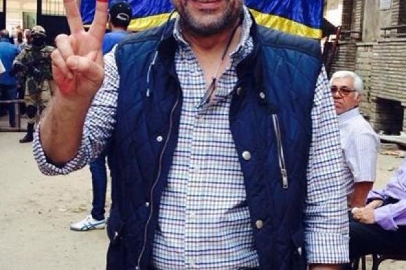 بالصورة: شريف منير يُدلي بصوته في لجنته الانتخابية