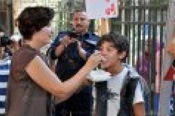 بالصور: هنا شيحة تصطحب طفليها للانتخابات