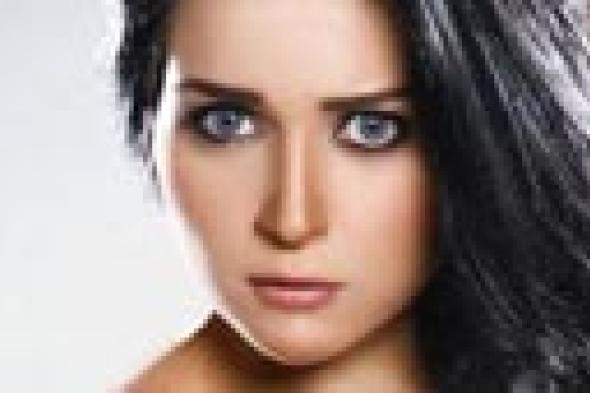 بالفيديو: مي عز الدين ترقص على "بشرة خير" في كواليس "دلع بنات"