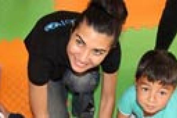 بالصور: التركية "لميس" تزور أطفال سوريا في أول مهامها كسفيرة لدى "اليونيسيف"