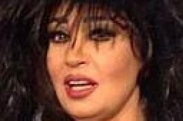 فيديو: فيفي عبده ترسل "5 موااااه" إلى جمهورها من الإسكندرية