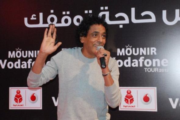 أنباء عن طلاق محمد منير بعد 50 يوم زواج!