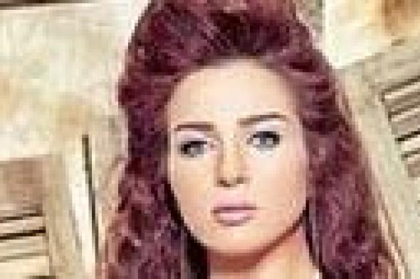 صورة: مي عز الدين تشع أنوثة في ملصق "دلع بنات"