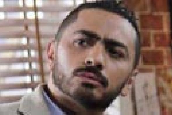 بالفيديو: تامر حسني يحير الشرطة في "فرق توقيت"