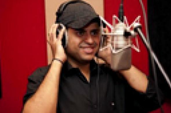 إبراهيم الحكمي يغني لمحمود عبد العزيز في "جبل الحلال"