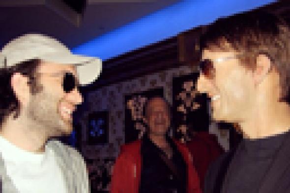 بالصور: هل اجتمع شريف رمزي بتوم كروز؟