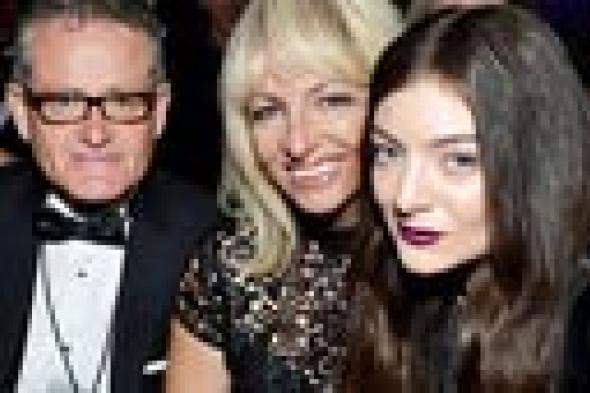 والدا المطربة لورد يقرران الزواج بعد علاقة 30 عاما