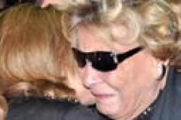 بالصور: نادية لطفي تبكي فراق فتحية العسال