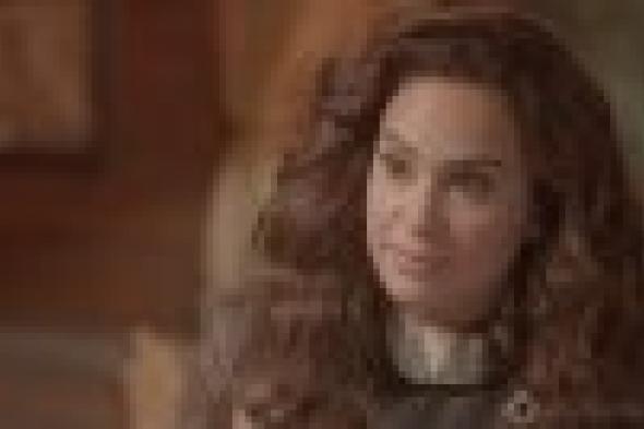 بالصورة: أبلة فاهيتا ضيف شرف على مسلسل هند صبري