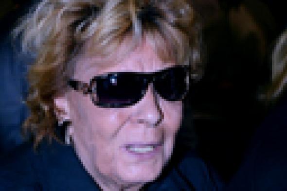 بالصور: نادية لطفي بـ "النظارة السوداء" في عزاء وجدي الحكيم