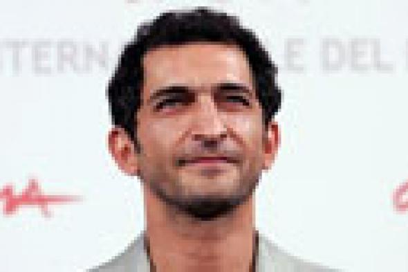 عمرو واكد مستنكرا وقف عرض مسلسله "أهل إسكندرية": احنا رجعنا لـ2010؟