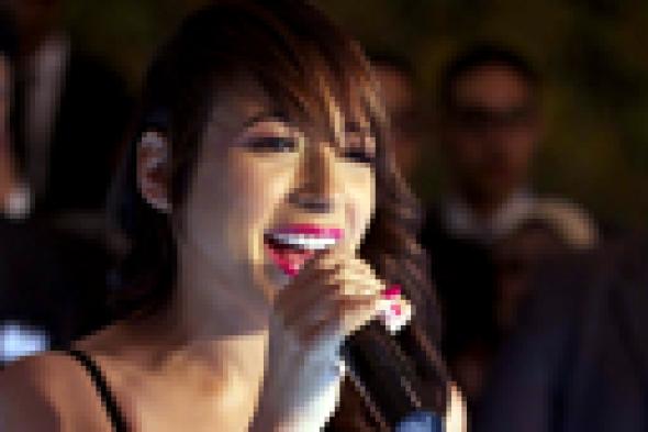 بالصور: ساندي تشعل صيدلة 6 أكتوبر.. وتتخطى المليون بـ "حياة طبيعية"