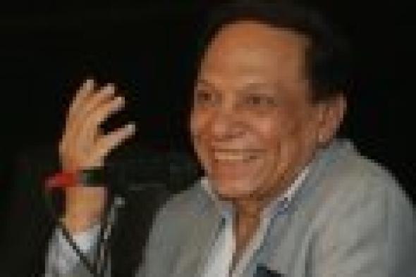 بالفيديو: عادل إمام يتبرع بـ52.5 مليون جنيه من أجل مصر