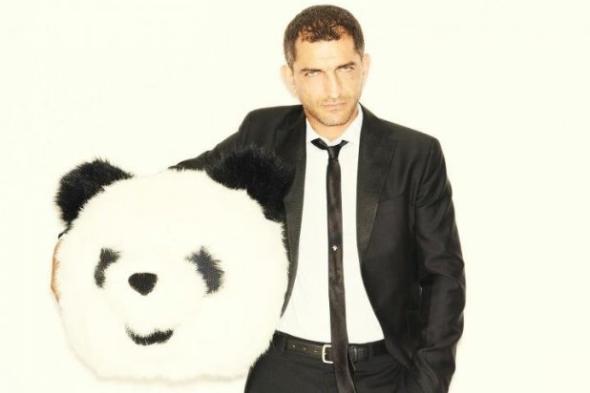 عمرو واكد يتبرع بـ90 ألف جنيه لحملة حمدين صباحي!