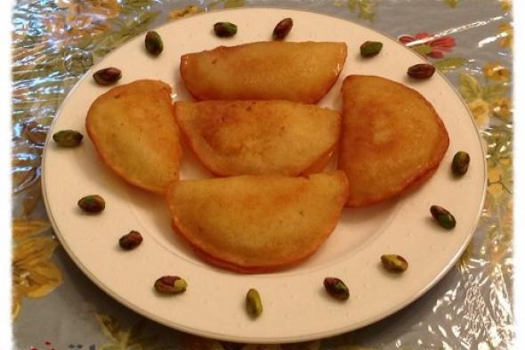 القطائف بالقشطة ... طبق حلويات مشهور في شهر رمضان المبارك