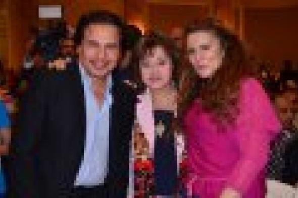 بالصور: نجوم الفن واﻹعلام في إفطار "المحور"