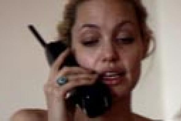 بالفيديو: انتشار لقطات خاصة لأنجيلينا جولي خلال فترة إدمانها للمخدرات