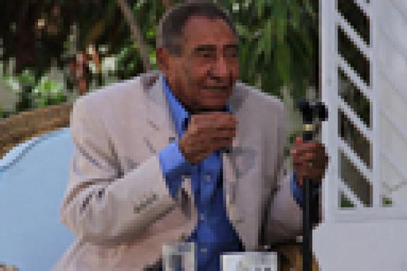 بالفيديو: الأبنودي يرسل "مرسال" إلى السيسي بسبب غلاء الأسعار