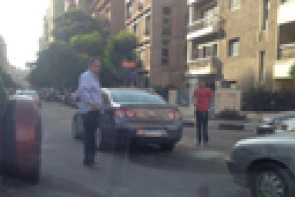 صورة: سامي العدل ينظم المرور في ميدان لبنان!