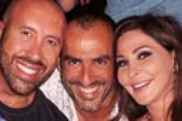 بالصور: موجة غضب بعد سهرة إليسا مع أصدقائها