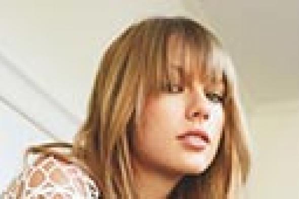 تايلور سويفت تتحول إلى خبيرة في النصائح العاطفية!