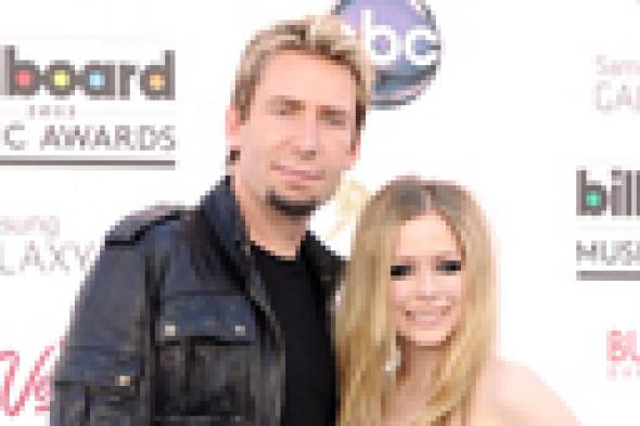 أفريل لافين تتلقى خاتم ألماس عيار 17 هدية عيد زواجها