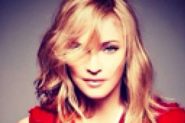 بالصور: مادونا تتلقى هدية مبكرة بمناسبة عيد ميلادها.. وتدعو للوحدة بين فلسطين وإسرائيل