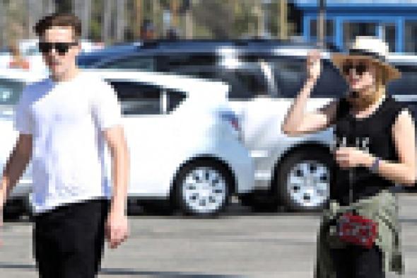 تقارير بالصور: الإبن الأكبر لديفيد بيكهام يواعد هذه الممثلة الشابة