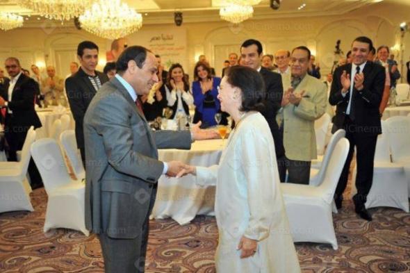 الرئيس يوفد مندوبًا للاطمئنان على صحة الفنانة فاتن حمامة