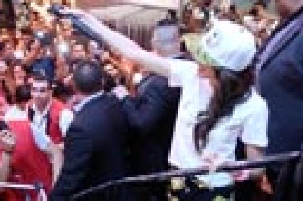 بالصور: ساندي على طريقة مايلي سايرس في حفل توقيع "حلوة جدا"