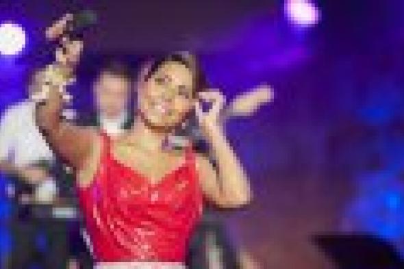 بالفيديو: شيرين تتألق بالأحمر في حفل مهرجان قرطاج الدولي بتونس