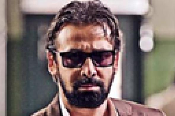 بالفيديو: لحية كريم عبد العزيز في "الفيل الأزرق" وراءها "الإخوان المسلمون"؟