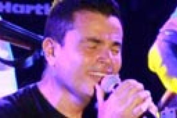 بالصور: للعام الثاني.. عمرو دياب يلتقي بجمهوره في اليونان