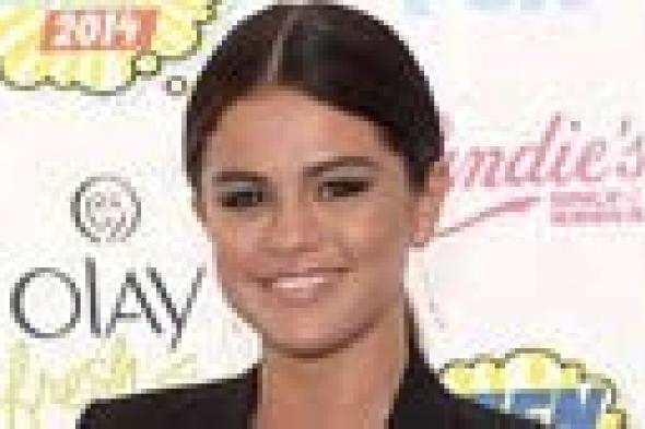 بالفيديو: "The Fault in Our Stars" يكتسح.. وسيلينا جوميز تبكي في "حفل جوائز المراهقين"