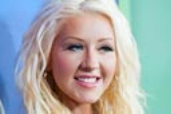 صورة: كريستينا أجيليرا تُسمع جنينها أحدث أغانيها!