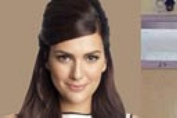 صورة: "القاضية فريدة" تتلقى تكريما خاصا من طلبة بمدرسة إبتدائي