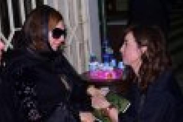 بالصور: ساندرا نشأت وعزت العلايلي وجلال الشرقاوي في عزاء مصطفى حسين