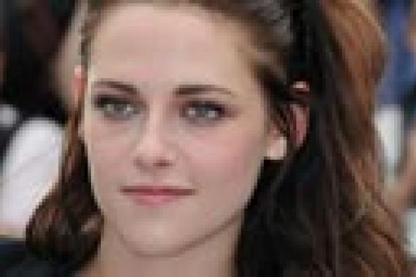 بالفيديو: كريستين ستيوارت "الأرجل" في "تحدي الثلج"