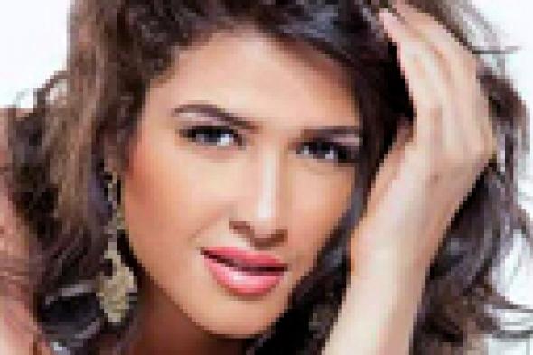 صورة: سر "قُبلة" ياسمين عبد العزيز إلى معجبيها