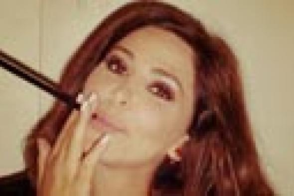 صورة: "صليب وسيجارة" إليسا يثيران الجدل بـInstagram