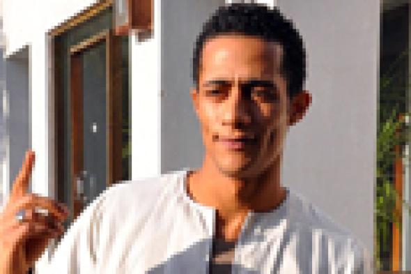 ملحن يسخر من محمد رمضان ويقلل من شأنه على طريقته