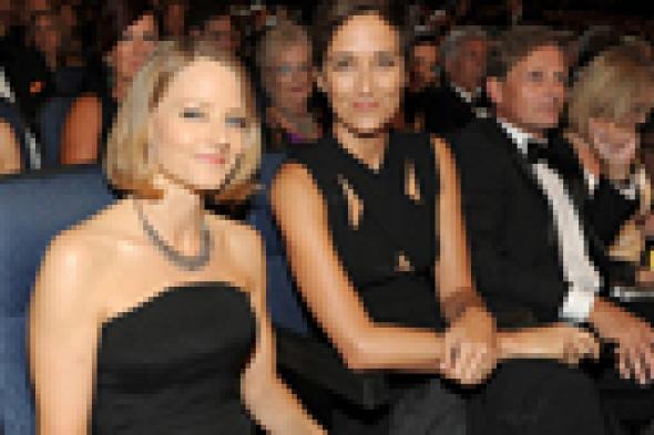 بالصور: جودي فوستر بصحبة زوجتها في حفل جوائز "إيمي" 2014