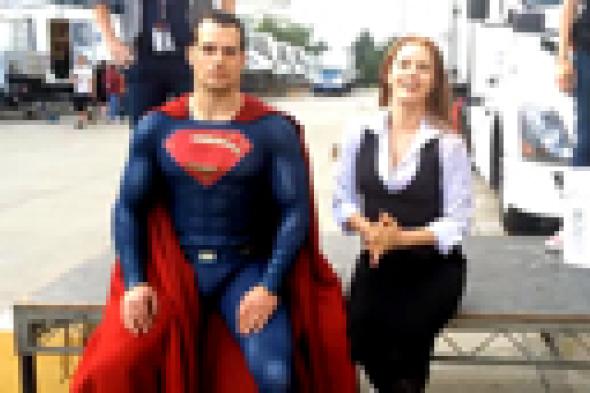 بالفيديو: "سوبر مان" يتحدى الثلج 6 مرات بكواليس فيلم Batman V Superman!