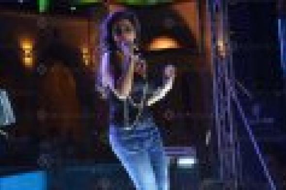 بالصور: إليسا تنشط السياحة في "سهل حشيش"