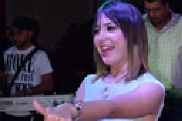 بالصور: جنات تتلقى مفاجأة من طلبة صيدلة إسكندرية على طريقة "حب جامد"