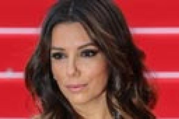 إيفا لونجوريا تفضح "Apple" وتؤكد اختراق موظفيها لبياناتها الشخصية