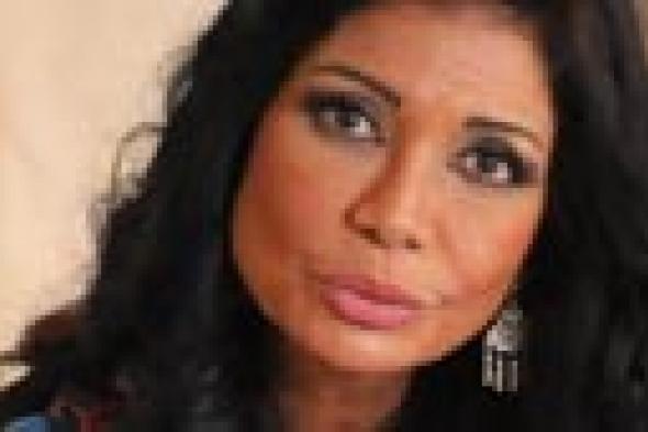 بالفيديو- سوسن بدر: انقطاع الكهرباء على قلوبنا "زي العسل"