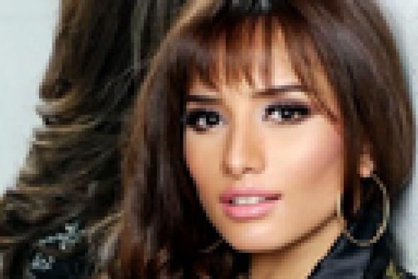 صورة: زينة تكشف عن طفولتها للمرة الأولى