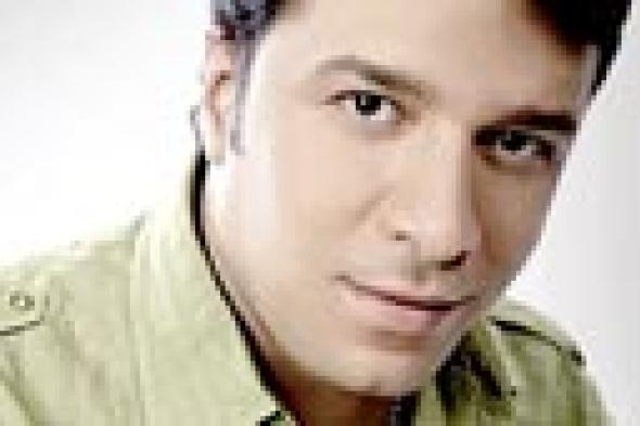 خاص: تفاصيل عودة مصطفى كامل بألبومه "وسط الدنيا الخاينة"