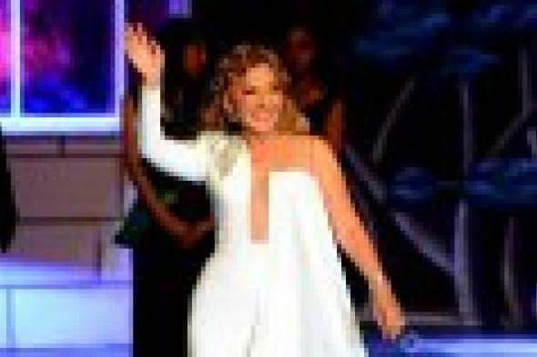 بالصور: فستان نادية الجندي يثير السخرية في مهرجان الإسكندرية!